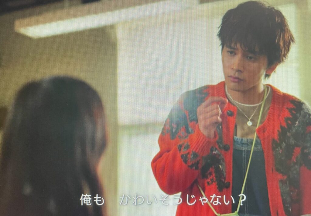 北村匠海がワンコみたいな表情で手話をしている画像