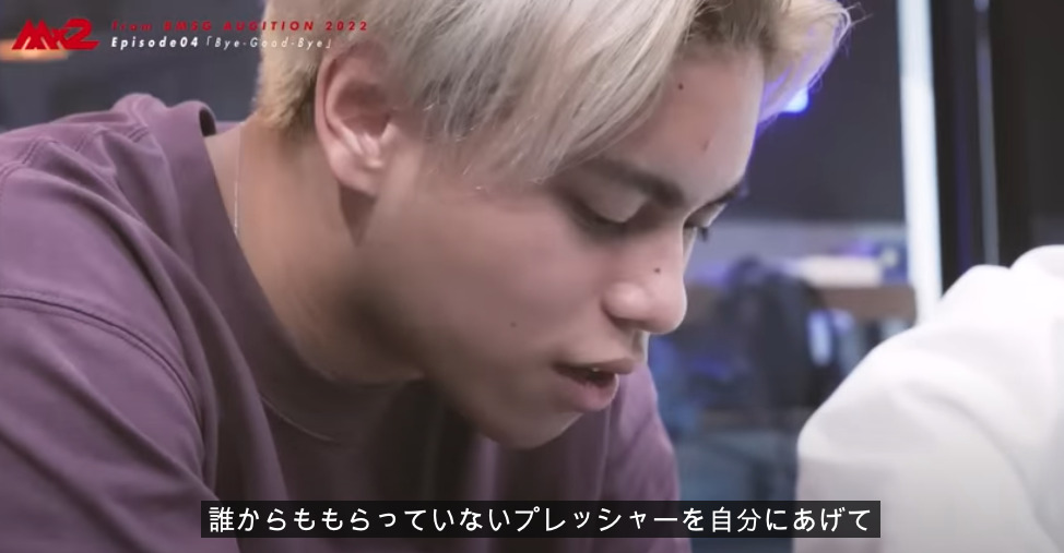 レイコがインタビューに答えている画像