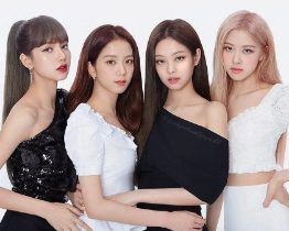 BLACKPINKが並んでいる画像
