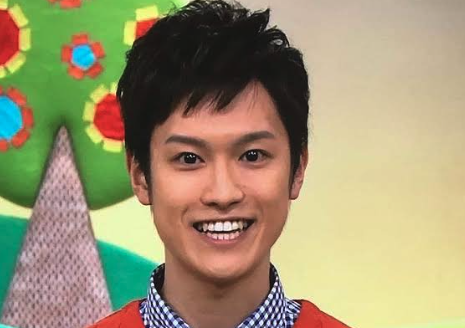 ゆういちろうお兄さんが歯を見せている画像