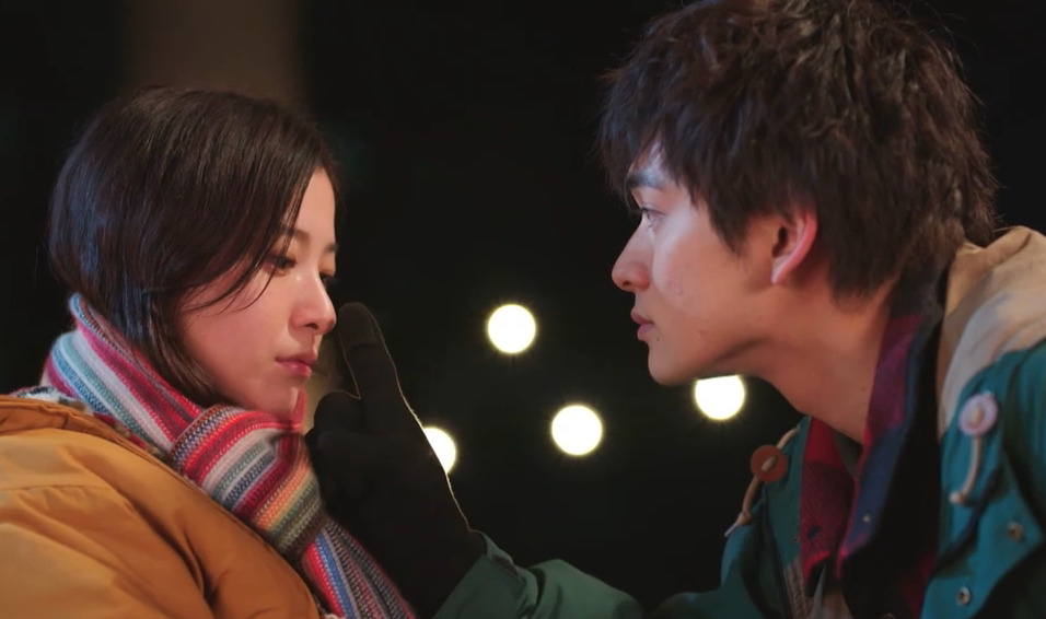 北村匠海と吉高由里子が向き合っている画像