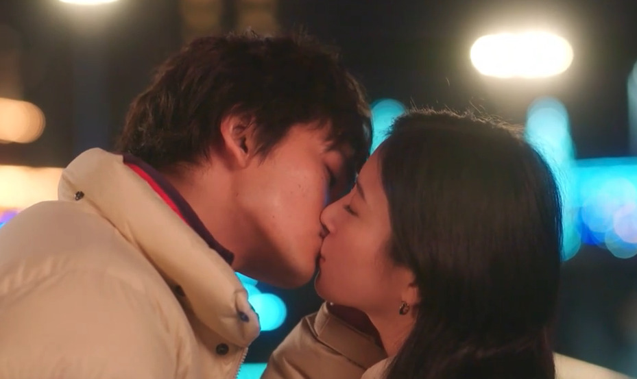 北村匠海が吉高由里子とキスしている画像