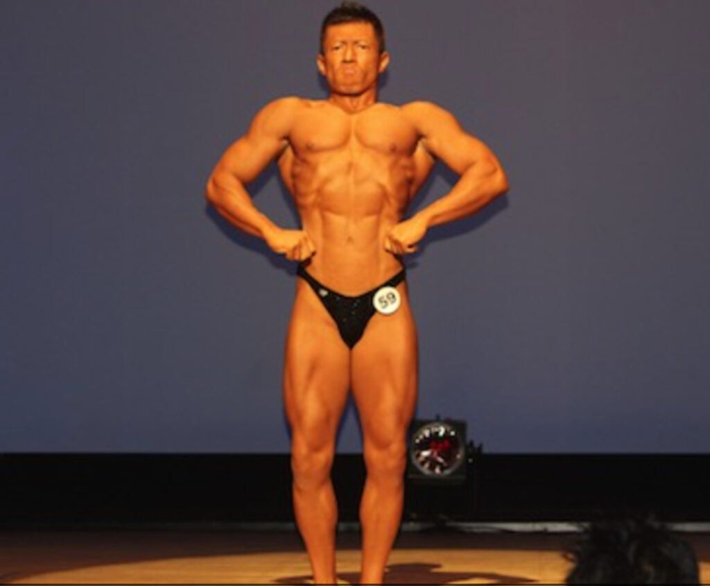 安井友梨の旦那、川口将二のボディビルダー大会の画像