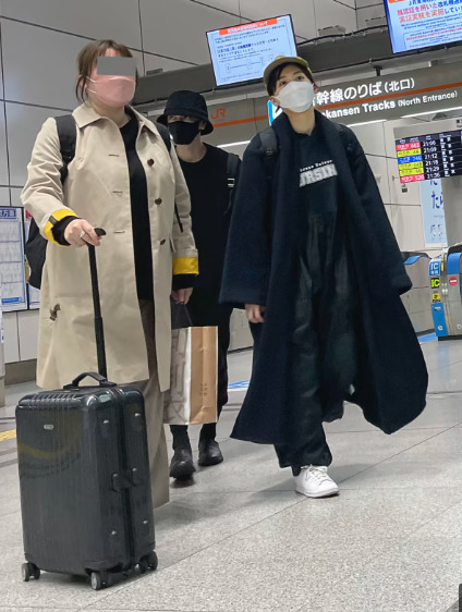佐藤健と綾瀬はるかがぎぼむすのロケから一緒に帰郷している画像