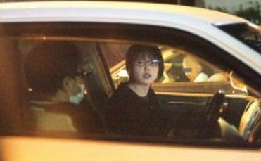浜田雅功と不倫相手吉川麻衣子が車に乗っている画像