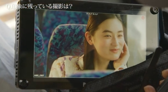 八木莉可子が揖保乃糸のCM撮影をしている画像