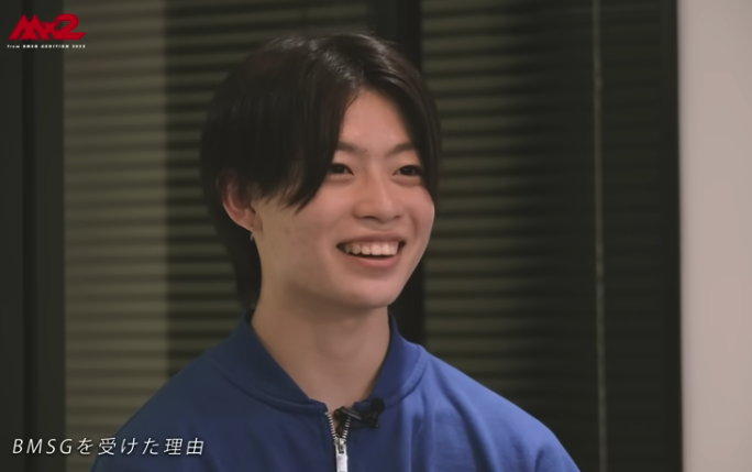 マーゼルのRYUKIがはにかんでいる画像
