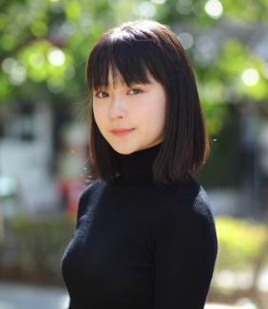 畑芽育15歳の頃の上半身画像