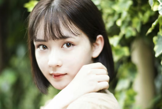 畑芽育の顔UP画像
