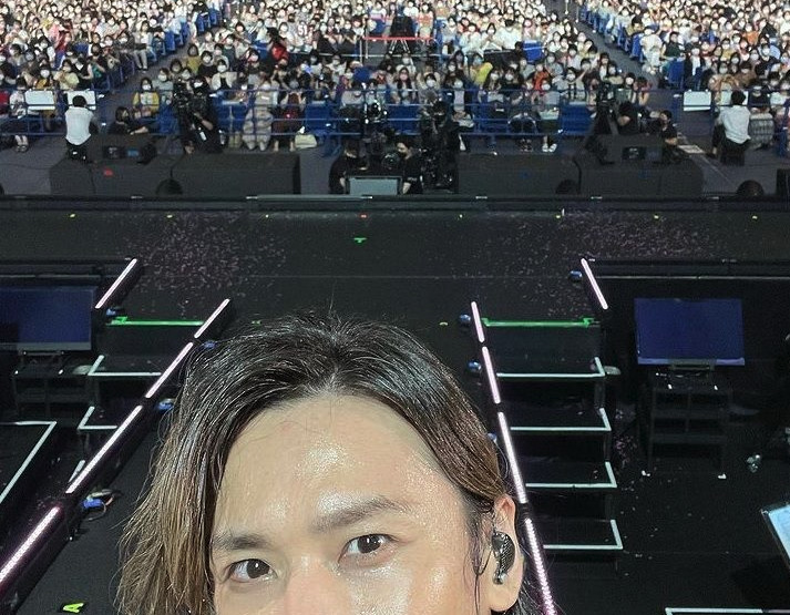 堂本光一ソロライブで自撮りしている画像