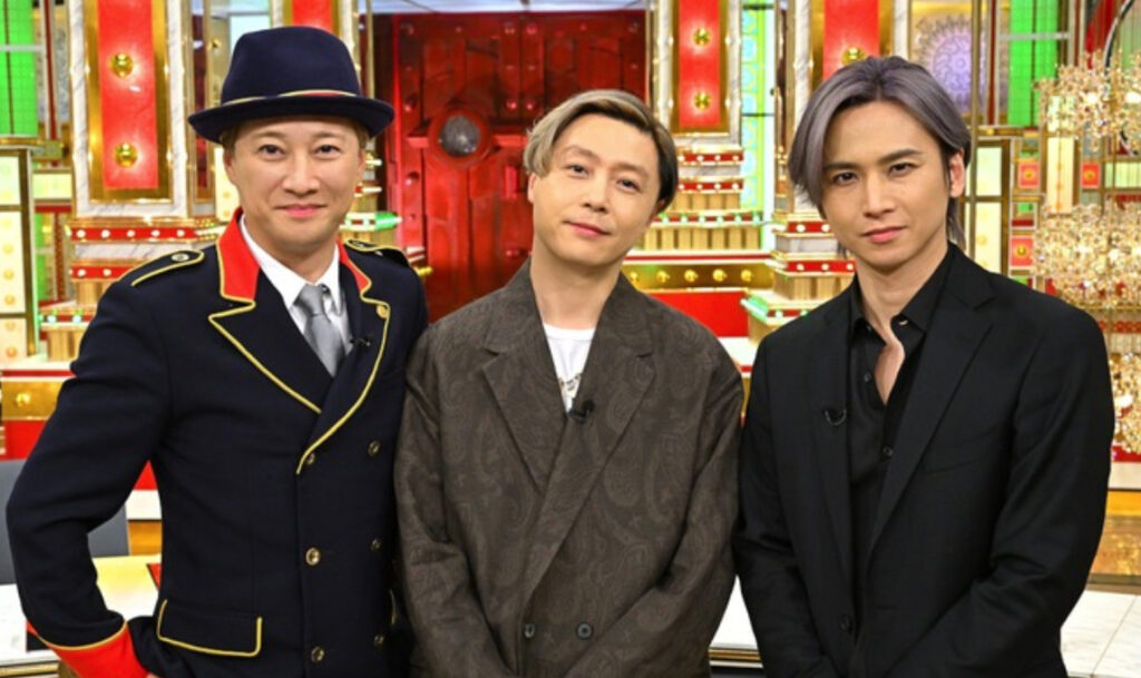 中居正広とKinKiKidsが並んでいる画像