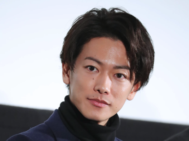 佐藤健の顔UP画像