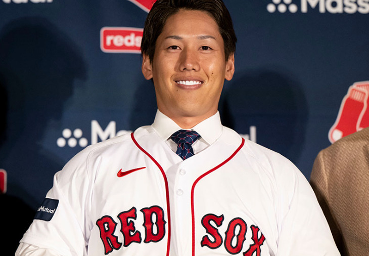 吉田正尚選手がレッドソックスのユニフォームを着ている画像