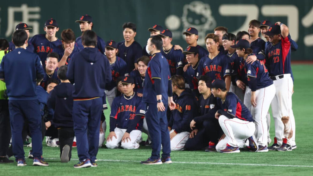 WBCのメンバーが記念撮影している画像