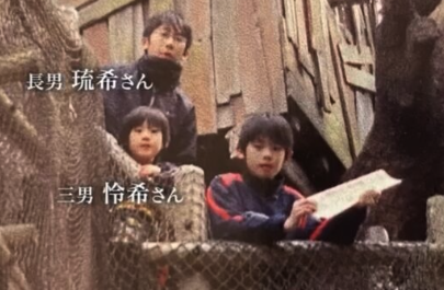 佐々木朗希の幼少時代、兄弟と遊んでいる画像