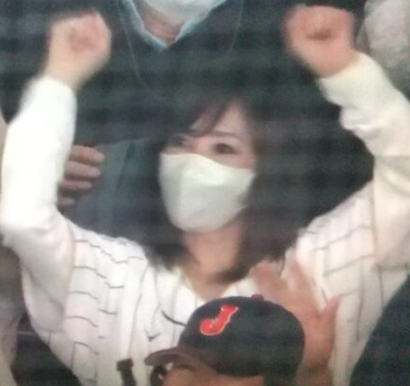 WBCで息子の佐々木朗希の応援をする佐々木陽子