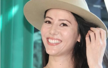 道端ジェシカが麦わら帽子を被っている画像