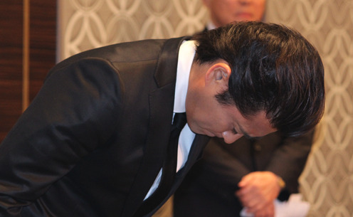 山口達也が謝罪している画像