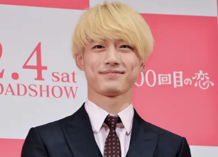 金髪の坂口健太郎の画像