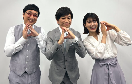 dポーズを取るdaydyaMC陣の画像