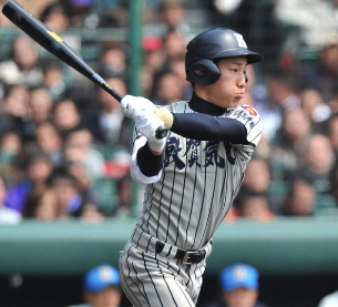 吉田正尚高校時代に野球をしている画像