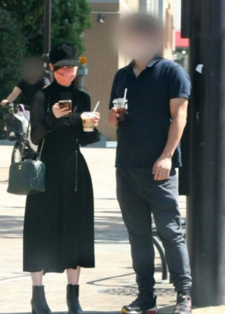 新井恵理那と旦那がコーヒーを飲んでいる画像