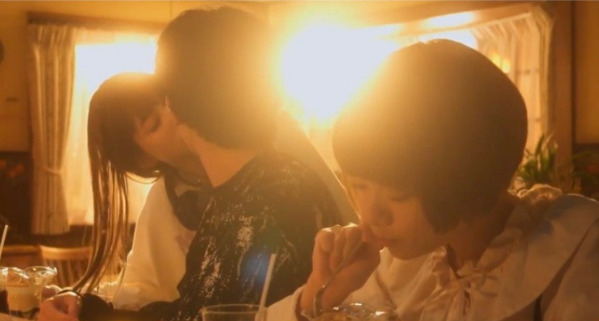 ドラマ「恋です!」でキスするめるると杉野遥亮の画像