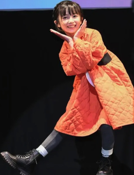 白山乃愛の全身画像