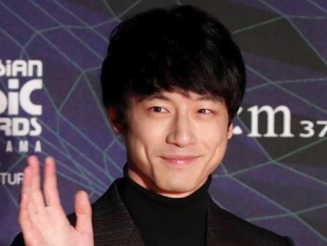 坂口健太郎の画像