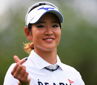 原英莉花が指ハートしている画像