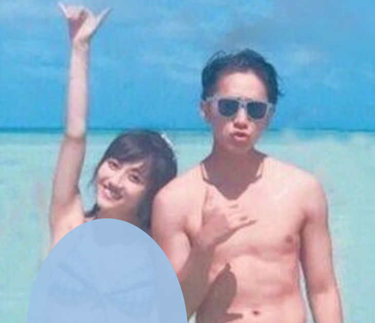 ハワイでの2ショットが流出した小山慶一郎の画像