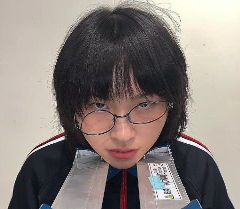 表情豊かな新しい学校のリーダーズSUZUKAの画像