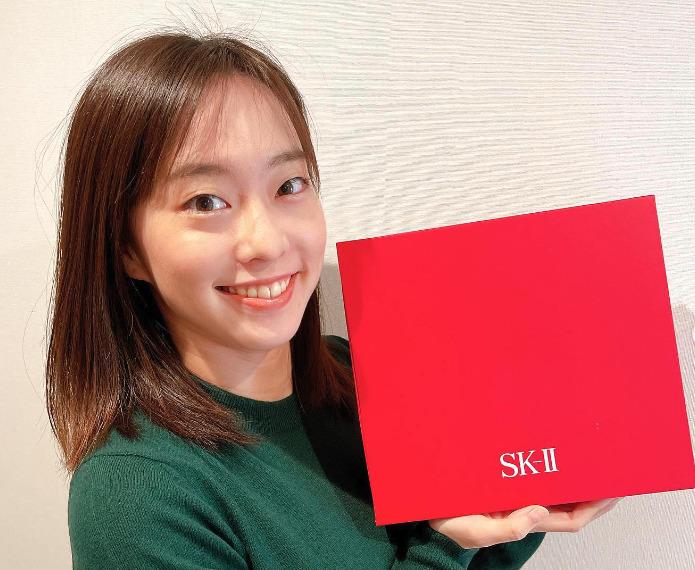 SK-2を持つ石川佳純の画像