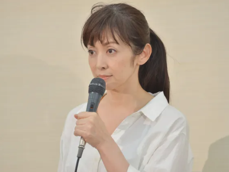 斉藤由貴の謝罪会見画像