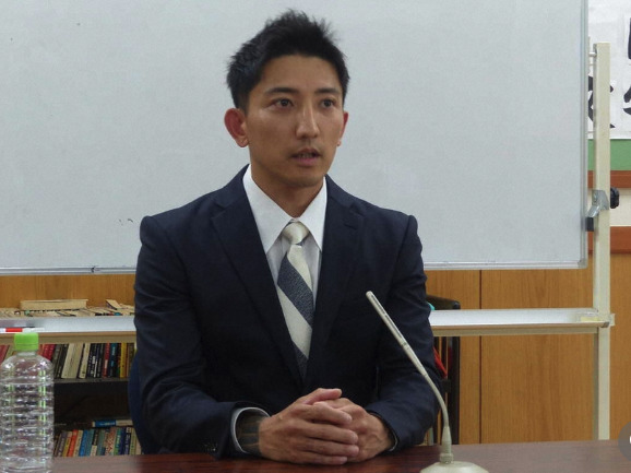 市議会戦への出馬表明をする後藤祐樹の画像