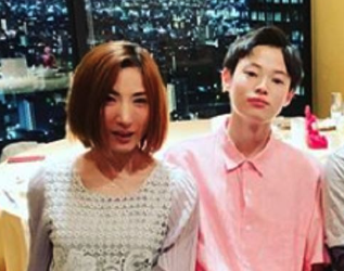窪塚愛流と母親の画像