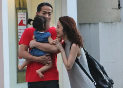 上戸彩とHIROと子供の画像
