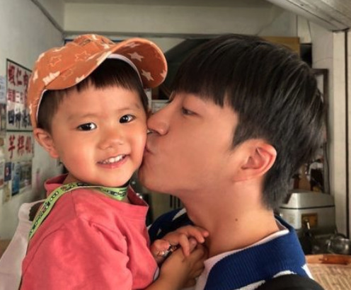 江宏傑と福原愛の息子の画像