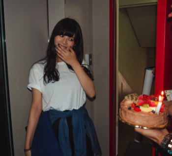 馬場ふみかの誕生日を祝う稲葉友の画像
