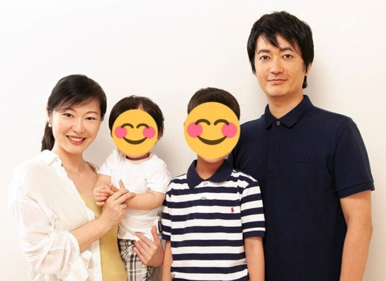 加藤鮎子と再婚相手門田賢明と子供たちの画像