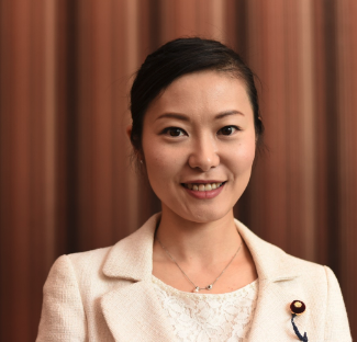 加藤鮎子の画像