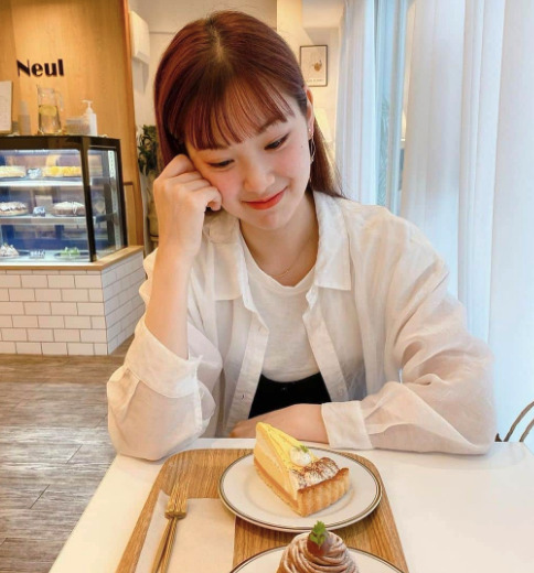 私服姿の長崎美柚の画像