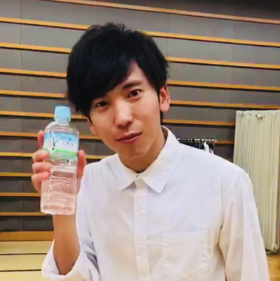 大矢剛康がニノのモノマネをしている画像