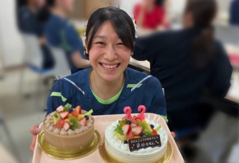 石川真佑のかわいい笑顔の画像