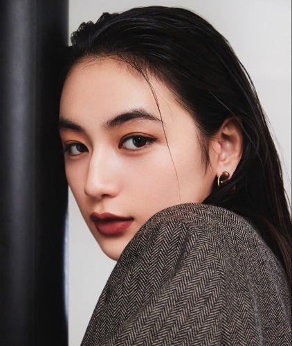 ばっちり化粧の八木莉可子の画像