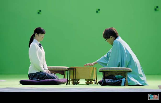 inゼリーのCMに出演する羽生善治九段と秋田汐梨の画像